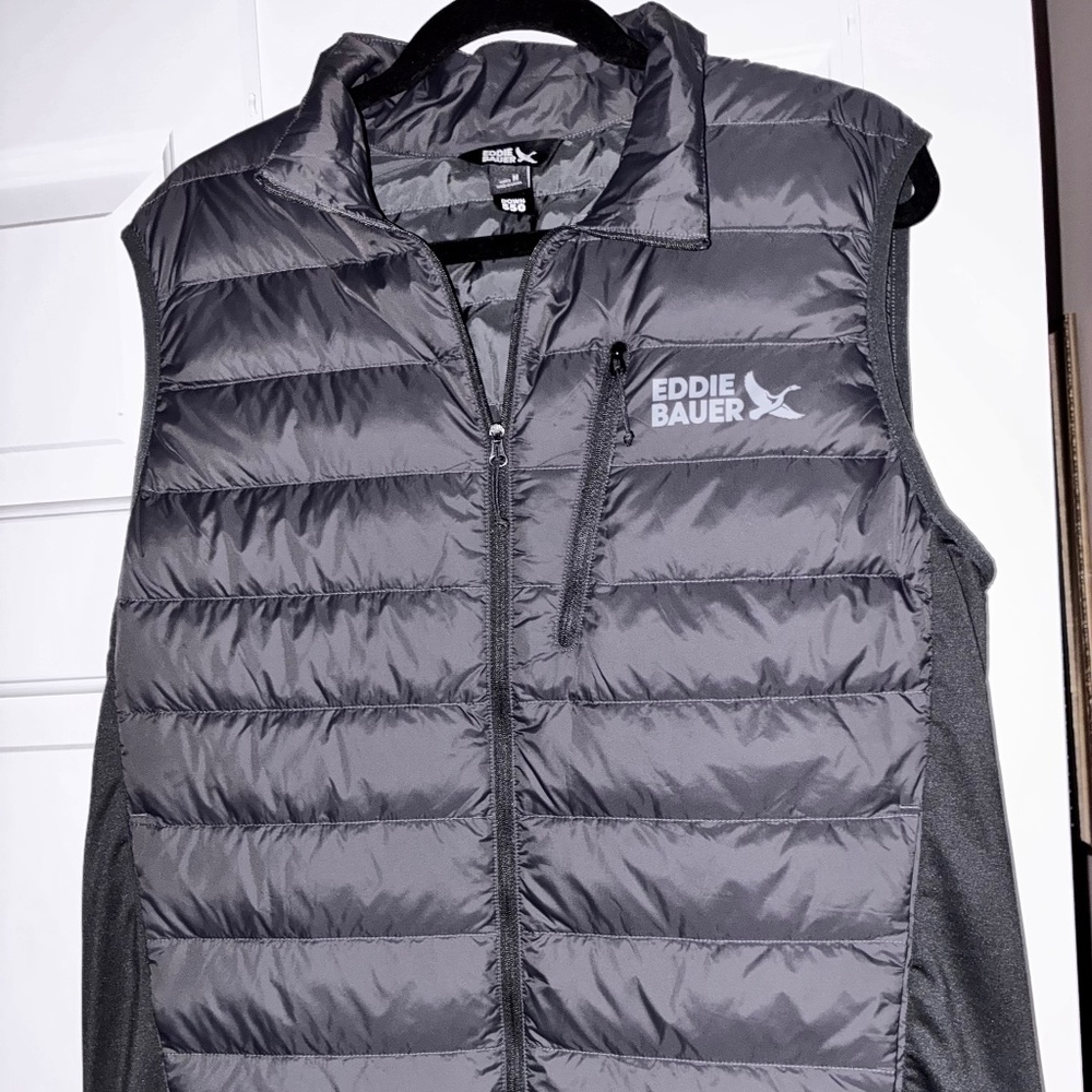 Eddie Bauer 550 Fill Down Vest Men’s M Gray Quilted Lightweight NWOT